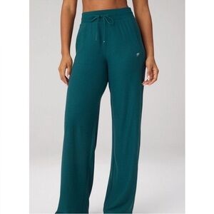 Fabletics Cloud Jersey Wide Leg Pants Women’s Size Medium in Green Teal NWT!